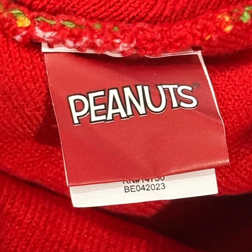 Peanuts Snoopy beanie! Christmas design with Green PomPom! New, no tag